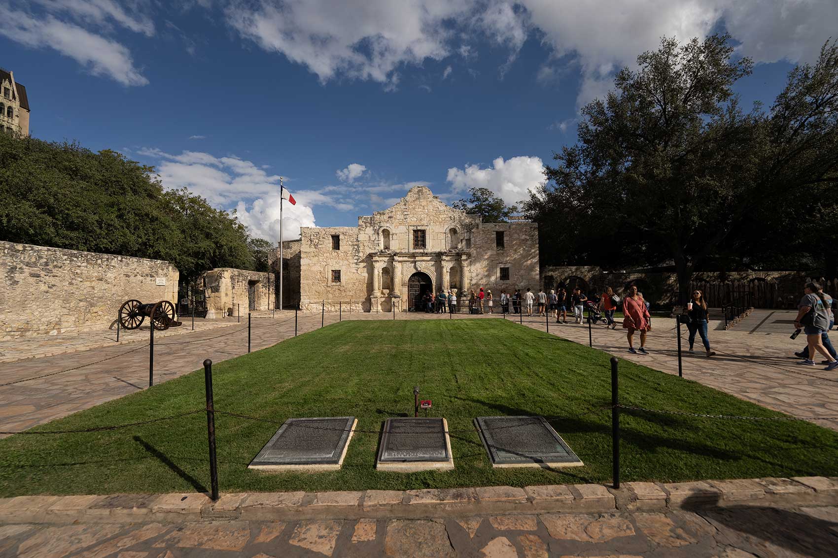 Long shot of the lawn at the Alamo