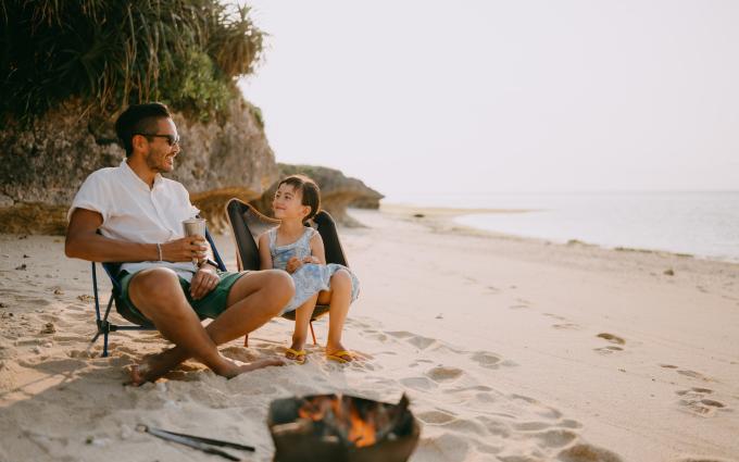 IPWD23 Header Man and Daughter on Beach