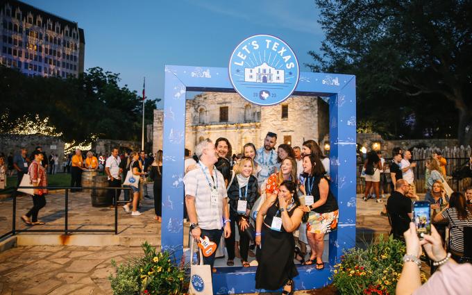 IPWD23 DH Let's Texas Group Pose